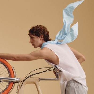 HERMES エルメスマフラー　コットン80%　ポリエステル20%　ブルー リバーシブルマフラー | Hermès - エルメス-公式サイト